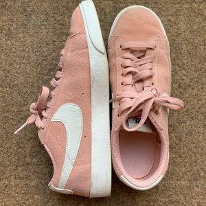 LOW TOP NIKE BLAZERS